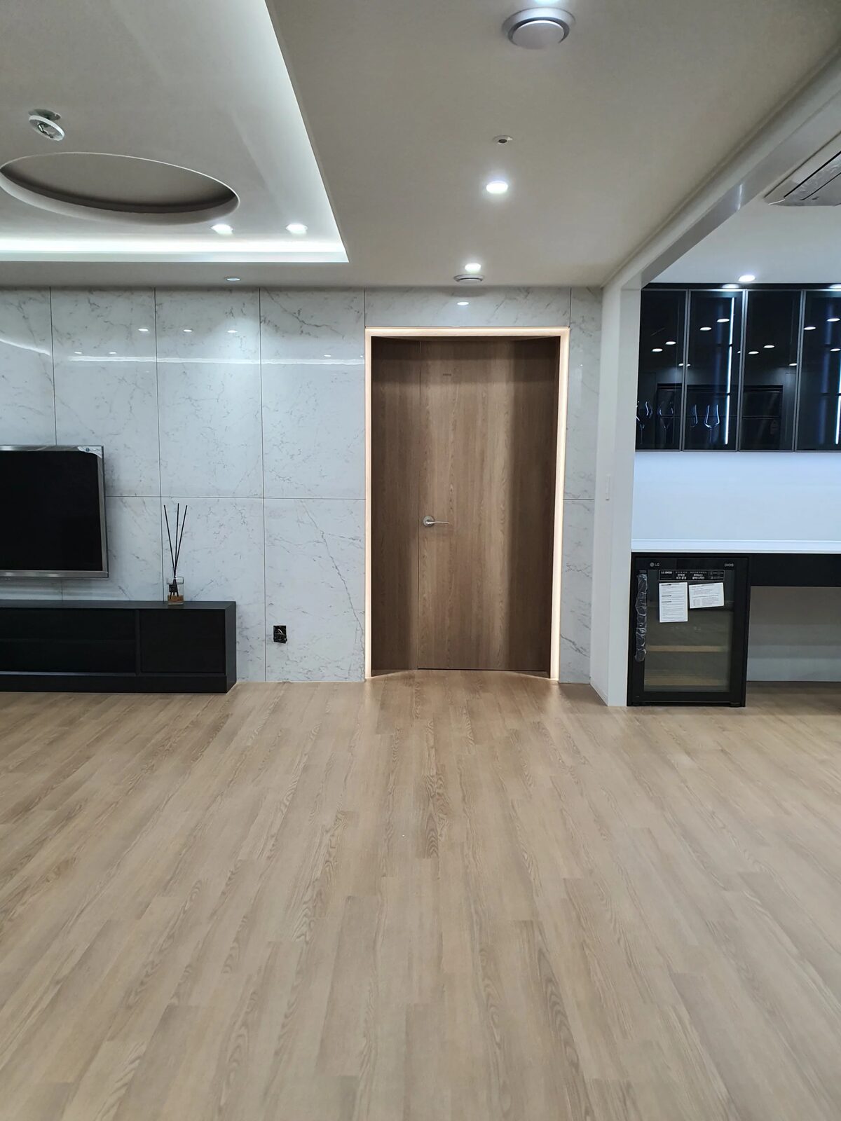 거실 TV 콘솔 벽면까지 마감한 전체인테리어시공 현장
